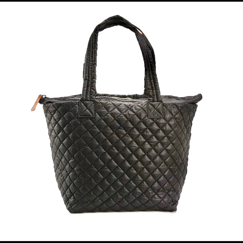 Quilted shoulder day bag-gym bag